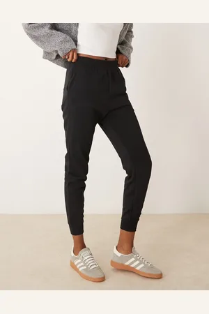 New Look Joggers negros con bajos ajustados de pernera slim de