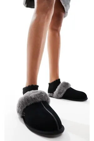 UGG Pantuflas negras Scuffette II de