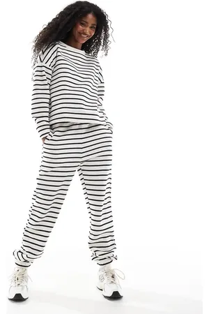 Pieces® Joggers blancos a rayas negras de talle alto de (parte de un conjunto)