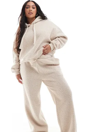 ASOS Conjunto de estar por casa color de sudadera corta con capucha y pantalones de pernera ancha de borreguito de ASOS DESIGN Curve-Blanco