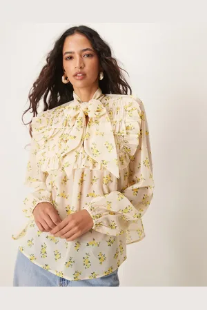 ASOS Top con estampado floral, lazada al cuello y detalle de volantes fruncidos de