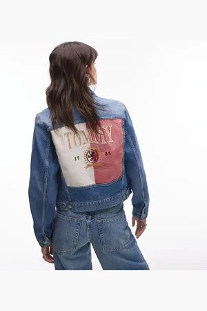 Tommy Hilfiger Chaqueta vaquera con lavado azul medio y detalle de bandera Heritage de