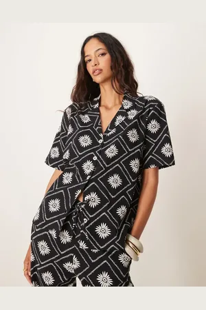 Iisla & Bird Camisa playera negra y blanca de manga corta con estampado de mosaico de (parte de un conjunto)-Multicolor