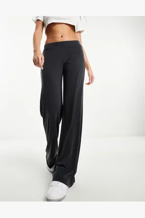 Monki Pantalones negro carbón de pernera ancha y talle bajo de punto liso muy suave de
