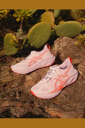 Asics Zapatillas de deporte rosas y rojas Novablast 5 de -Blanco
