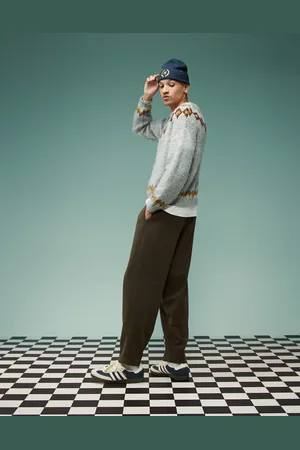 ASOS Pantalones de vestir marrones de corte tapered extragrandes con pinzas delanteras de sarga de mezcla de lana de