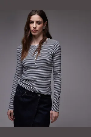 ARKET Top monocromático a rayas de manga larga con tapeta de botones de punto liso de -Multicolor