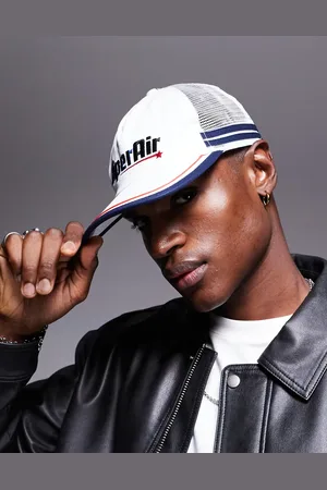 ASOS Gorra de camionero blanca con estampado gráfico de -Blanco
