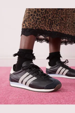 adidas Zapatillas de deporte negras y blancas Country OG de