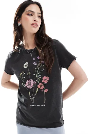 ONLY Camiseta negra con lavado ácido y estampado de flores de