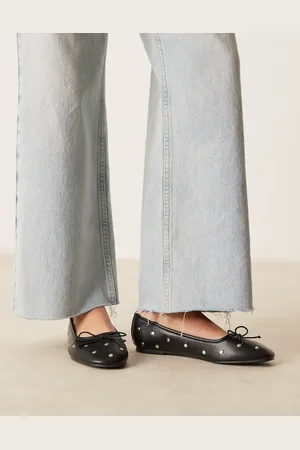 ASOS Bailarinas negras con empeine alto y tachuelas Lynette de