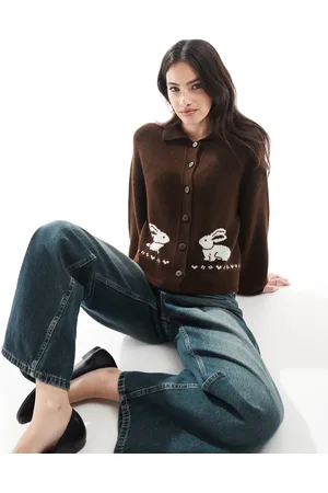 Miss Selfridge Cárdigan marrón con diseño de conejitos de punto de
