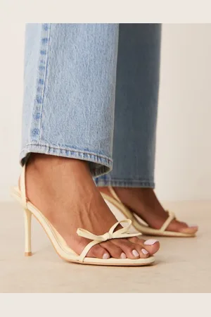 Glamorous Sandalias de tacón con lazo de