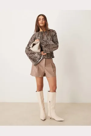 ASOS Pantalones cortos color moca con pinzas de cuero sintético de -Marrón