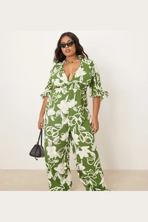 ASOS Mono largo verde con cintura fruncida y estampado floral de ASOS DESIGN Curve-Multicolor