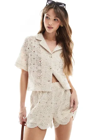 4th & Reckless Camisa playera abotonada con diseño floral y solapas de croché de (parte de un conjunto)-Neutro