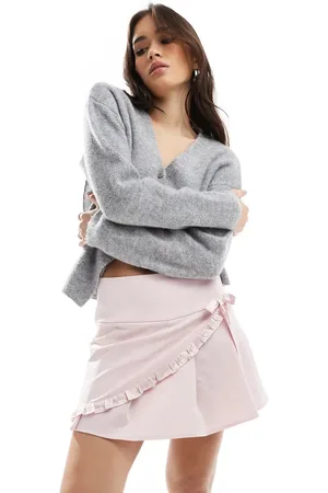 Miss Selfridge Minifalda cruzada con detalle de pliegue y lazo de encaje de -Rosa