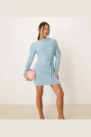 Never Fully Dressed Vestido corto azul empolvado con escote Bardot de punto de Petite
