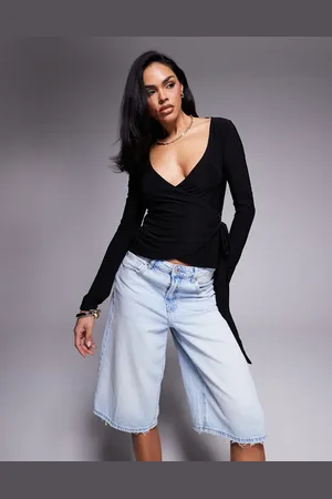 Fashionkilla Top ceñido y cruzado con detalle de lazada y diseño doble moldeador de