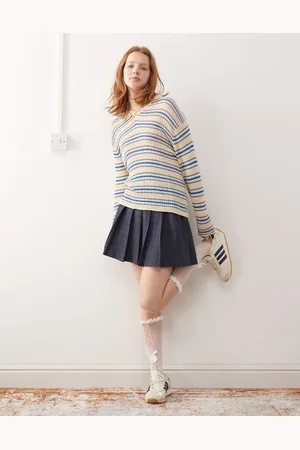 Weekday Jersey blanco hueso y a rayas con cuello de pico Kai de