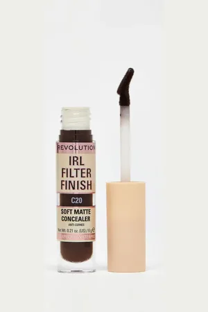 Revolution Corrector IRL Filter Finish de -Beis neutro