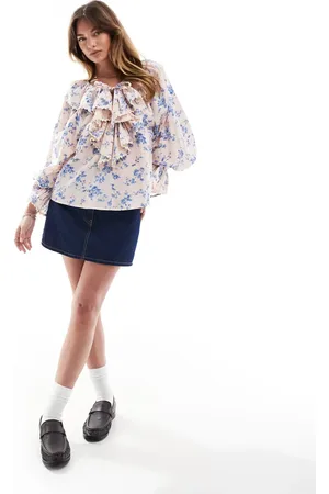 ASOS Top con estampado floral y volantes en las solapas de -Multicolor