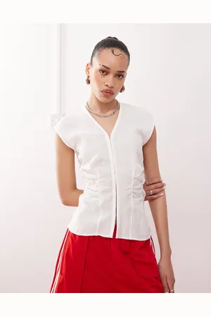 Weekday Top blanco hueso con cuello de pico y detalle de corchetes de tejido rugoso de
