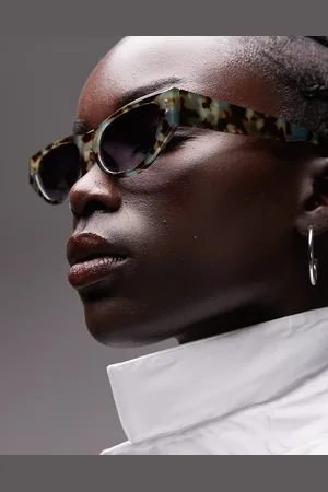Topshop Gafas de sol verdes efecto carey estilo ojos de gato con montura estrecha en ángulo Bali de