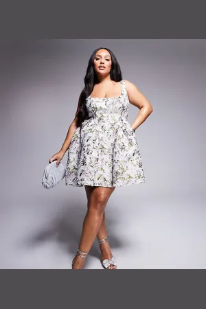 ASOS Vestido corto de corte skater con cintura entallada, patrón floral de jacquard estilo vintage y lazo en la espalda de Curve