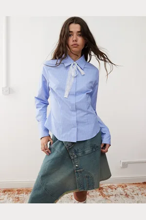 Reclaimed Camisa azul entallada con raya diplomática, cintura ceñida y detalle de lazada de encaje de -Multicolor