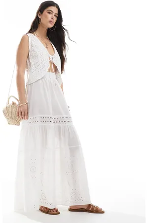 Esmée Falda playera larga blanca escalonada con panel de encaje exclusiva de