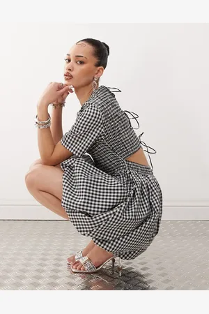 Amy Lynn Vestido corto fruncido a cuadros vichy monocromáticos con lazada en la espalda de -Multicolor