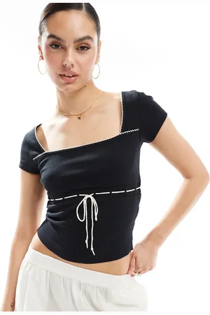 Miss Selfridge Top con escote cuadrado, lazada en contraste y ribete de puntilla de