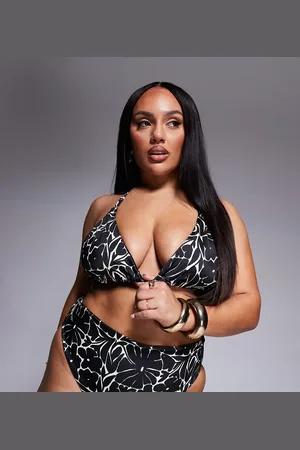 ASOS Top de bikini triangular de copas altas con estampado floral y cuello halter de ASOS DESIGN Curve-Negro