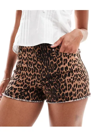 Miss Selfridge Pantalones cortos vaqueros de talle alto con estampado de leopardo de -Multicolor