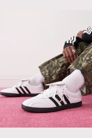 adidas Zapatillas de deporte blancas y negras de charol Samba LT de