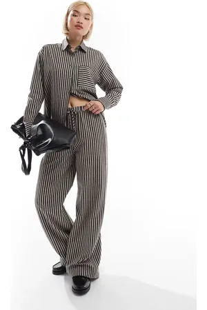 Threadbare Pantalones chocolate a rayas de pernera ancha de (parte de un conjunto)