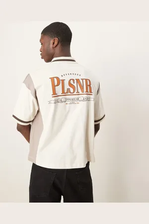 ASOS Polo color crema de corte cuadrado extragrande con diseño de paneles cortados, estampado gráfico de texto y cremallera de -Blanco