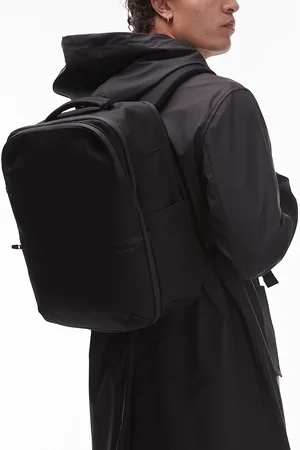 MANGO Mochila de viaje negra con varios bolsillos de