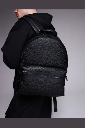 Armani Exchange Mochila negra con estampado integral del logo de cuero sintético de