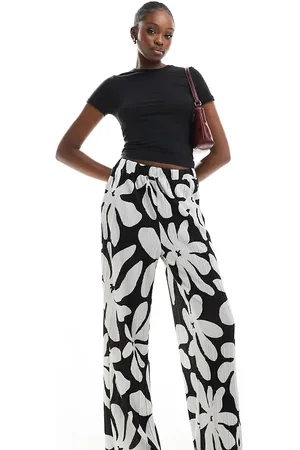 VERO MODA Pantalones monocromáticos plisados de pernera ancha y talle alto con estampado floral de -Negro