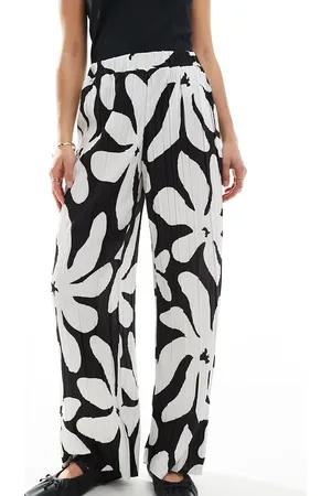 VERO MODA Pantalones monocromáticos plisados de pernera ancha y talle alto con estampado floral de -Negro