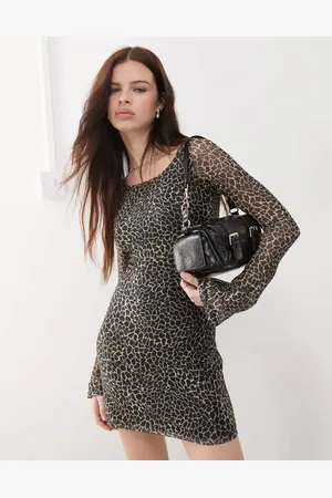 Motel Vestido corto negro y crema con estampado de jirafa y mangas acampanadas Sartika de -Multicolor