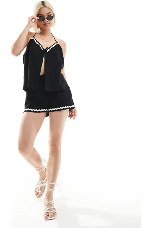 The Frolic Top playero con cuello halter, abertura con lazada delantera y ribete de zigzag en contraste de bambula de algodón exclusivo de (parte de un conjunto)