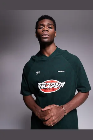 ASOS Camiseta verde oscuro extragrande con cuello de pico y estampado gráfico deportivo de