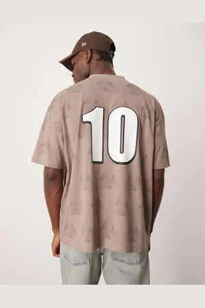 ASOS Camiseta color piedra extragrande con cuello de pico y estampado gráfico deportivo de -Neutro