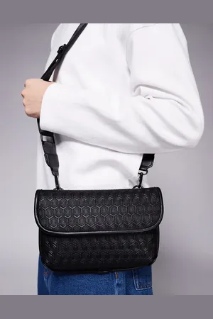ASOS Bandolera negra con diseño de monograma de
