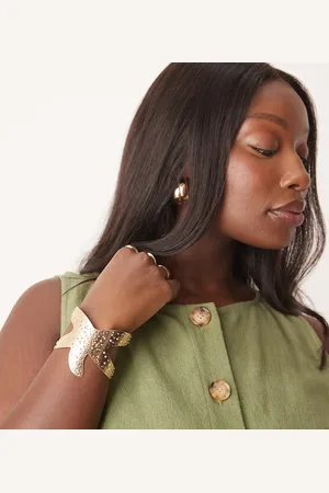 ASOS Pulsera dorada rígida con detalle de estrella de mar de ASOS DESIGN Curve