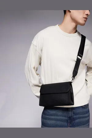 ASOS Bandolera negra de cuero sintético de