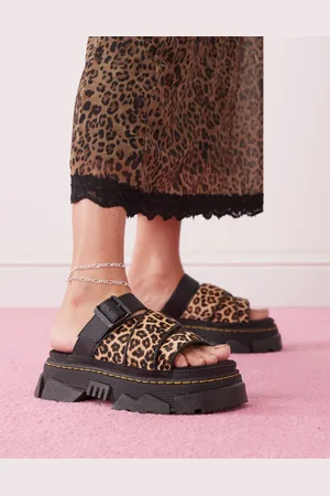 Dr. Martens Sandalias con estampado Mattison de Dr. Martens